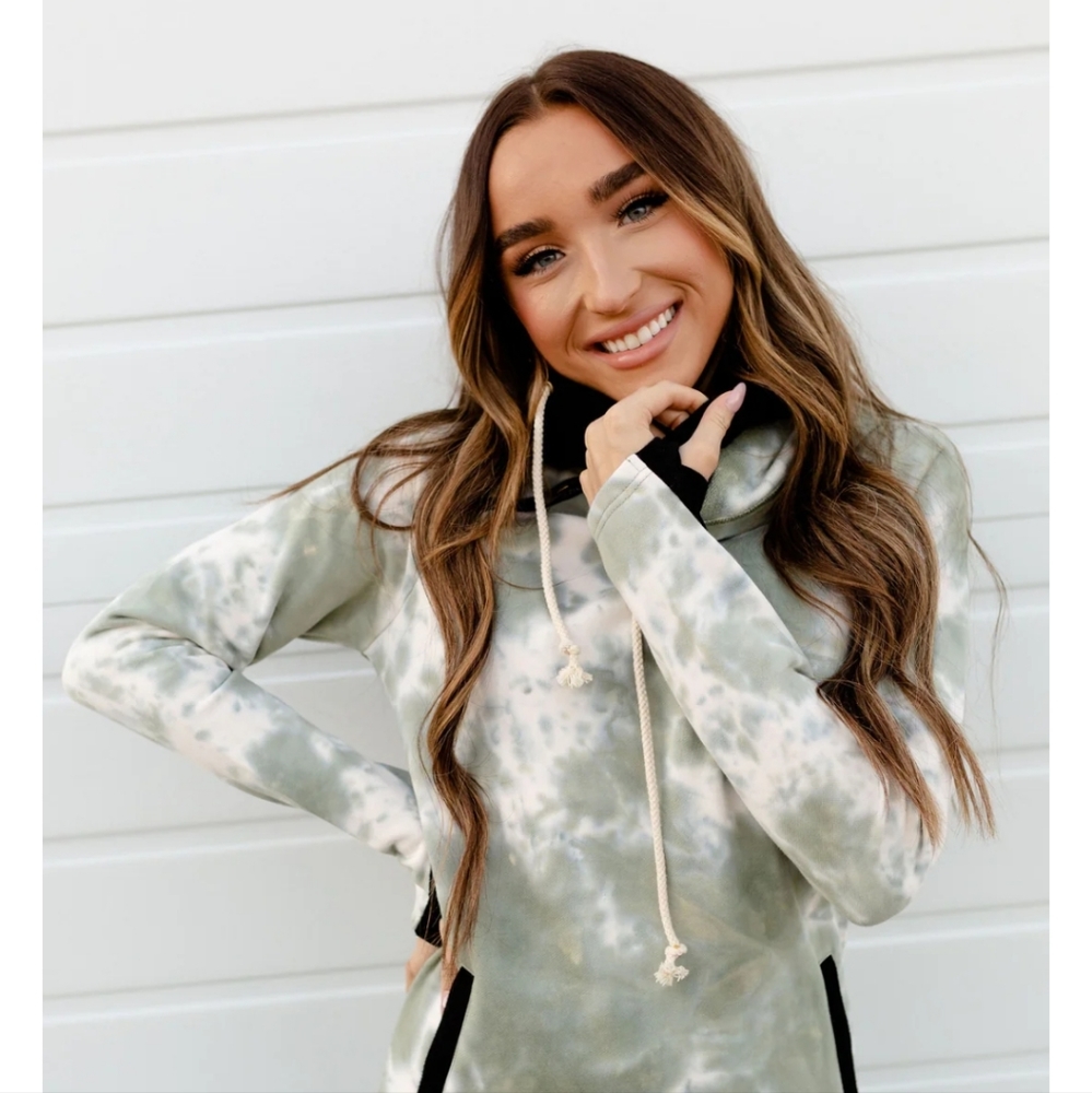 Ampersand Avenue Doublehood Sweatshirt Whirlwind size medium NWT